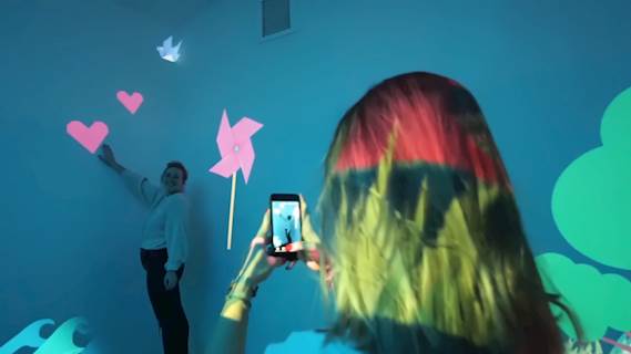 Künstler wählen Optoma Projektor für interaktive #Selfie Installation