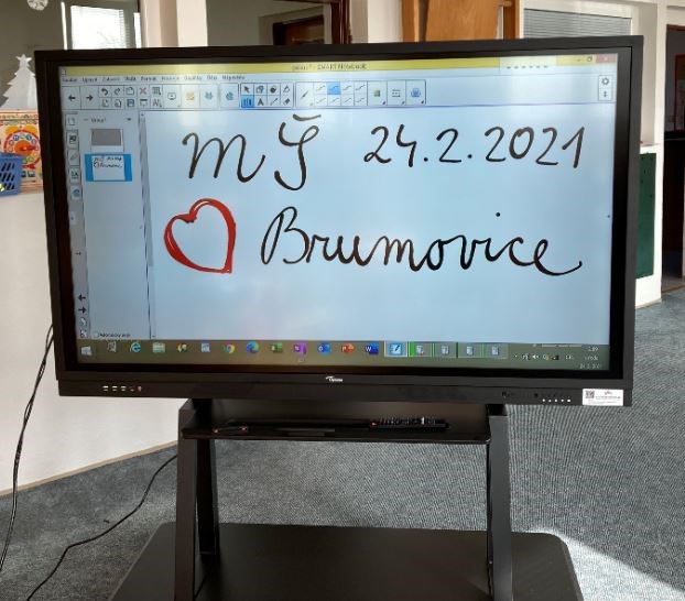 Grundschule und Kindergarten Brumovice wählt ein interaktives Display von Optoma