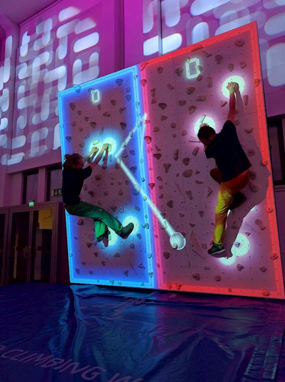 Die „Augmented Climbing Wall“ bringt das Klettern auf eine ganz neue Ebene