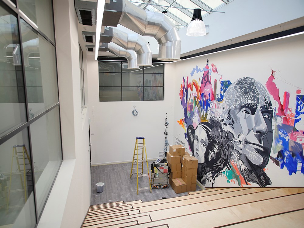 LED-Display von Optoma beleuchtet Atrium im Jisc HQ