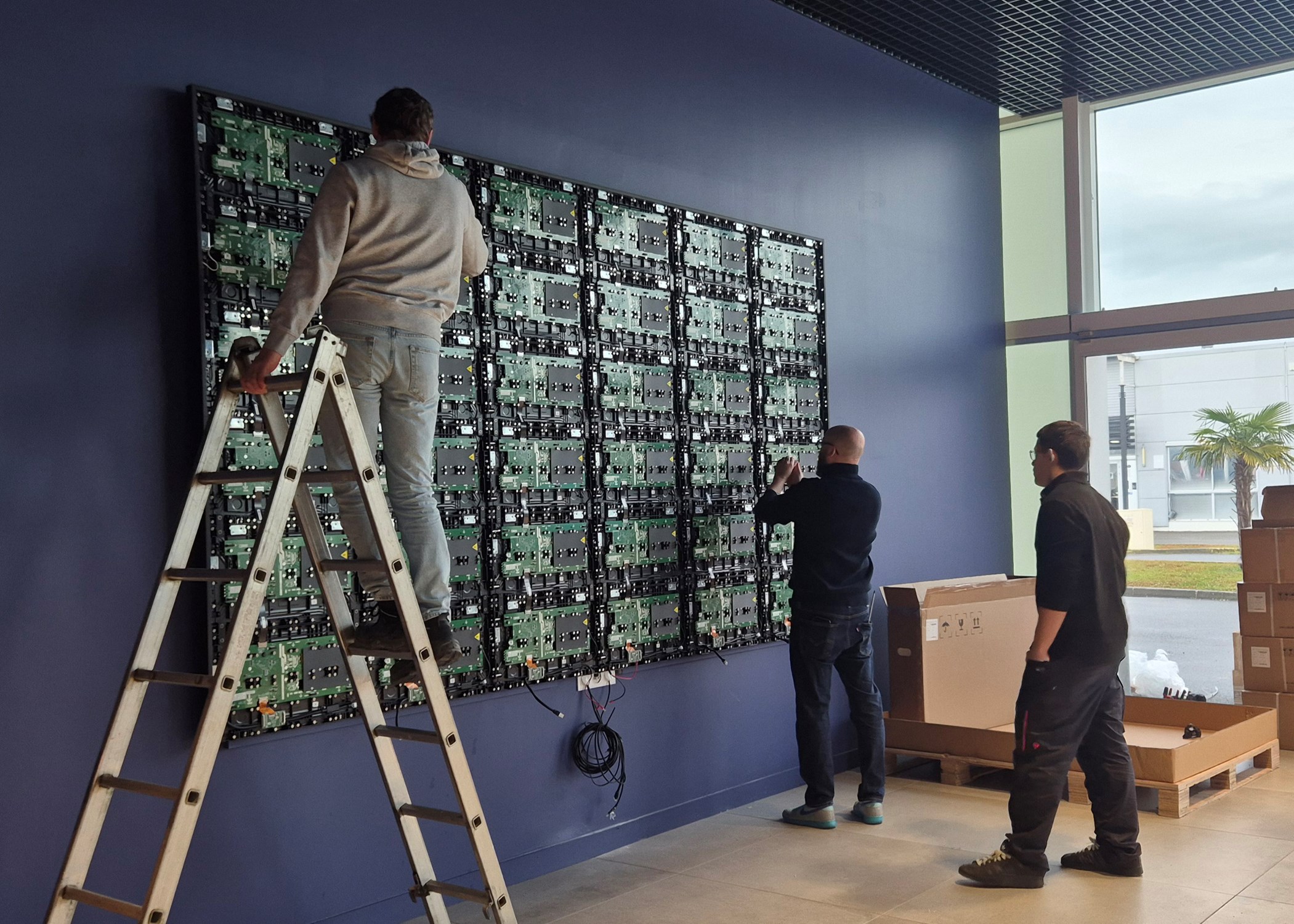 Visuelles Highlight für den BMW Showroom Pau Lescar