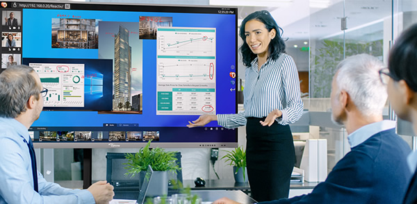 Meeting wird mit einem Optoma IFPD und Vizetto Reactiv SUITE durchgeführt